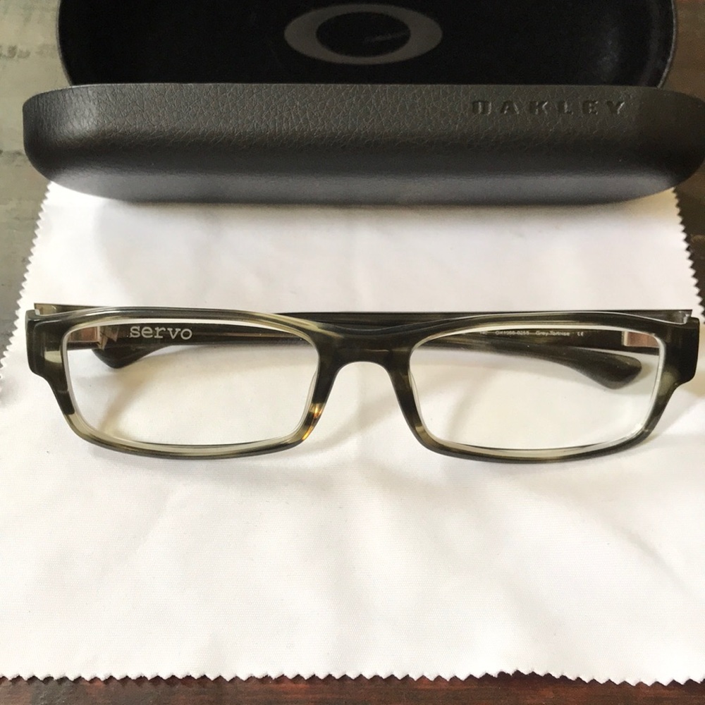 Men’s Oakley prescription glasses with hard case
